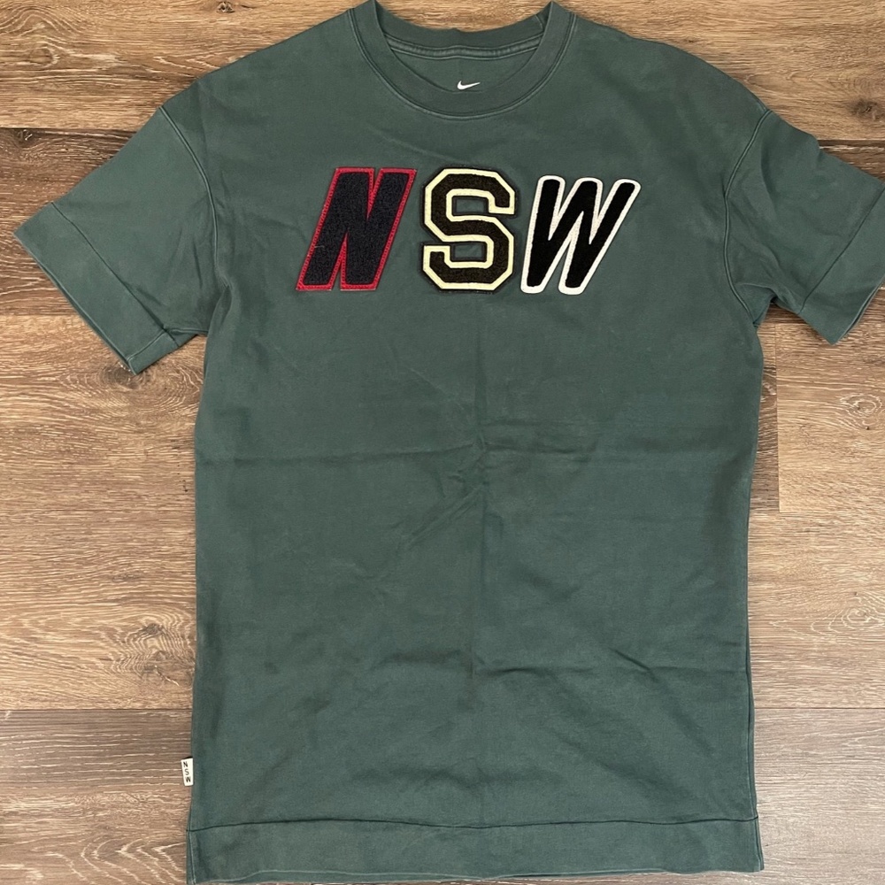 The Nike Sportswear NSW Men's T-Shirt (M)